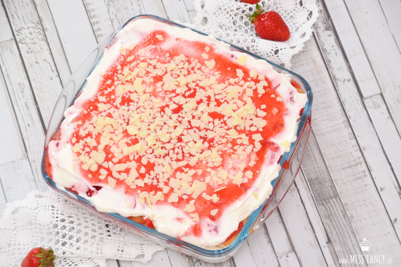Beitrag-erdbeer-tiramisu-missfancy