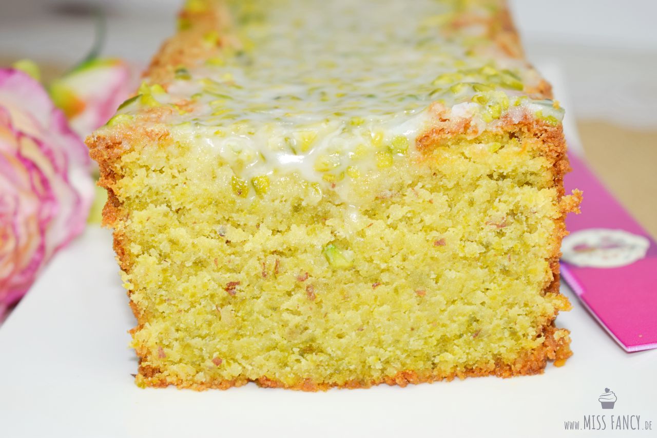 Grüner Mandelkuchen mit leckeren Pistazien