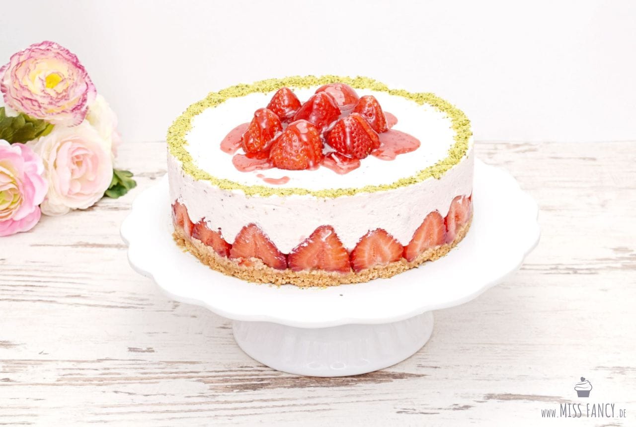 Erdbeertorte-nobake-rezept-missfancy