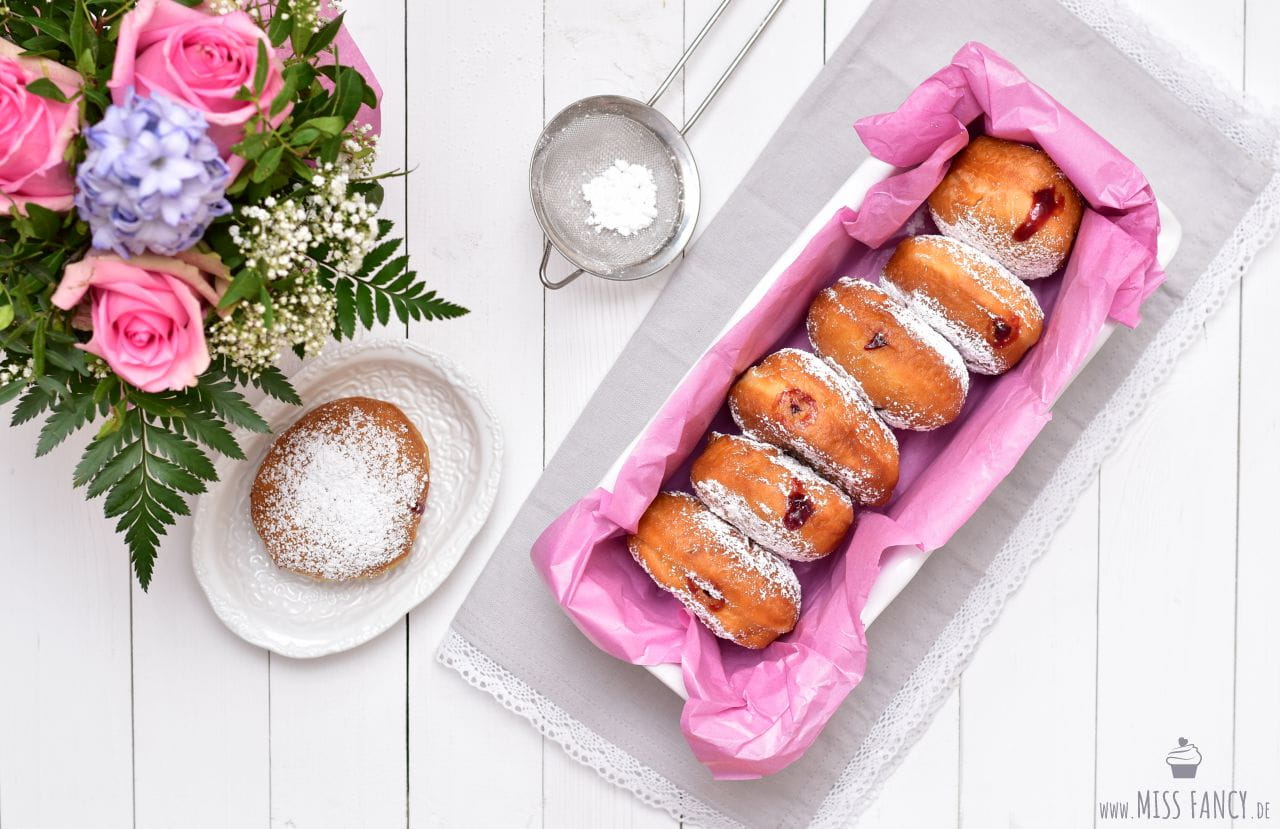 Rezept-leckere-Berliner-gefüllt-min